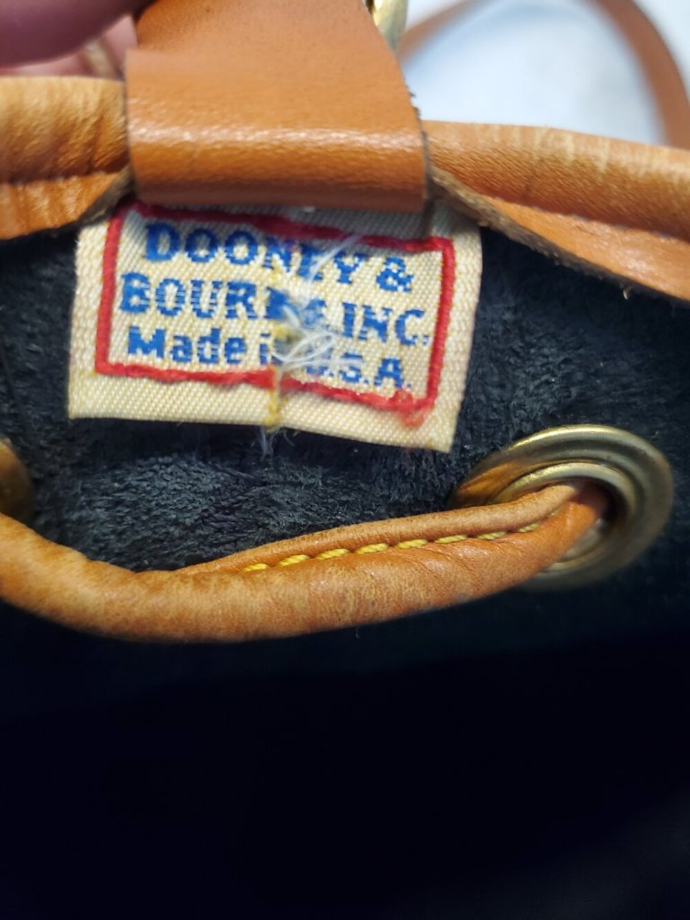 Vintage Dooney & Bourke 90s Drawstring Bucket Bag Black & BritisTan - Picture 8 of 10